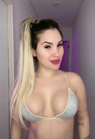 5. Sensual Alannis Proença Shows Cleavage in Bra and Bouncing Breasts