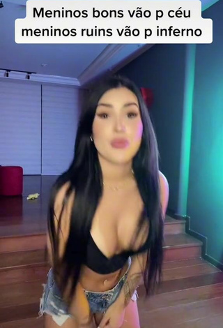 4. Hottie Alannis Proença Shows Cleavage in Black Crop Top and Bouncing Boobs