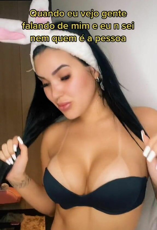 Sexy Alannis Proença Shows Cleavage in Black Bra