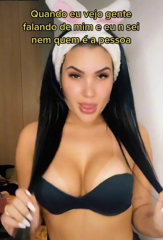 2. Sexy Alannis Proença Shows Cleavage in Black Bra