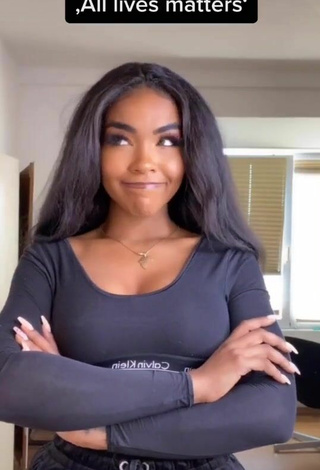 Hot Alicia Awa Shows Cleavage in Crop Top