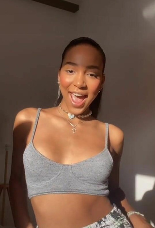 3. Sweetie Alisha Kone Shows Cleavage in Grey Crop Top and Bouncing Boobs