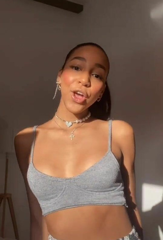 5. Sweetie Alisha Kone Shows Cleavage in Grey Crop Top and Bouncing Boobs