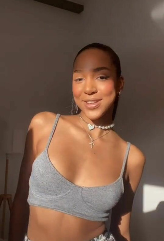 6. Sweetie Alisha Kone Shows Cleavage in Grey Crop Top and Bouncing Boobs