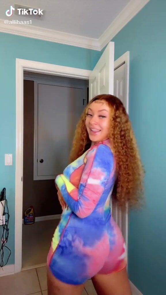 Beautiful Alli Haas Shows Big Butt without Bra | sexyfilter.com