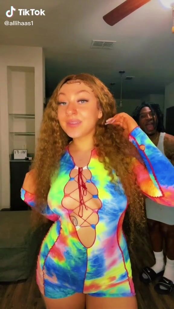 Sweetie Alli Haas Shows Big Butt Braless | sexyfilter.com