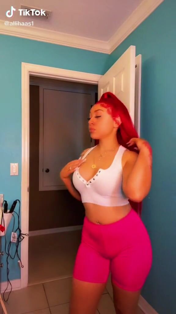 Cute Alli Haas Shows Butt sexyfilter