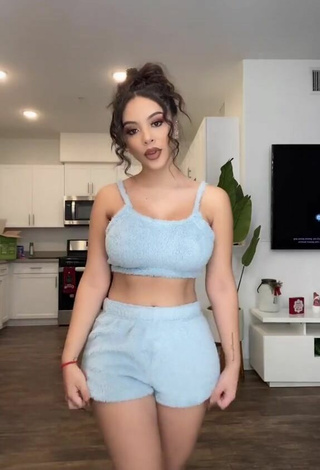 2. Sexy Alondra Ortiz Shows Cleavage in Crop Top