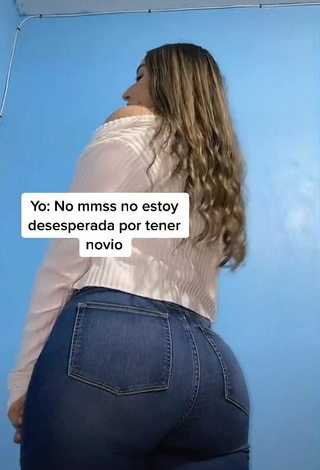 Sweetie Andrea Magallanes Shows Butt