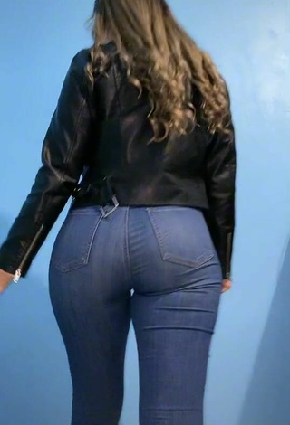 Hot Andrea Magallanes Shows Butt