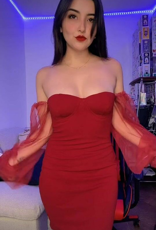 6. Cute Andyy Tok Shows Cleavage in Red Dress