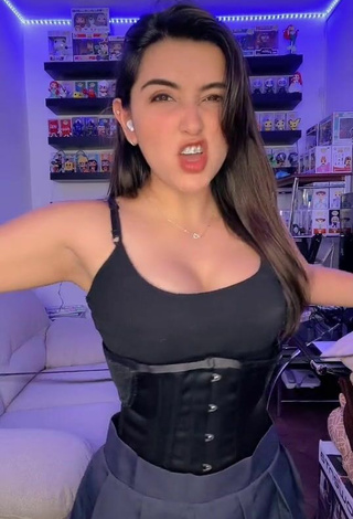 6. Sweetie Andyy Tok Shows Cleavage in Black Corset