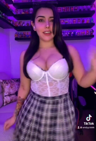 3. Sexy Andyy Tok Shows Cleavage in White Corset