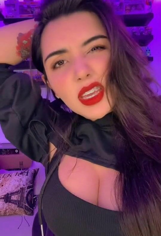 Adorable Andyy Tok Shows Cleavage