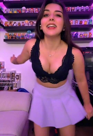 1. Amazing Andyy Tok Shows Cleavage in Hot Black Bra while Twerking