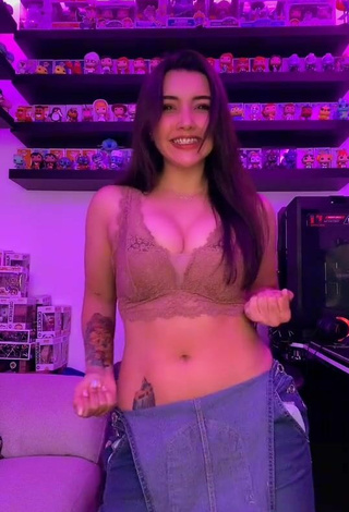 6. Sexy Andyy Tok Shows Cleavage in Bra