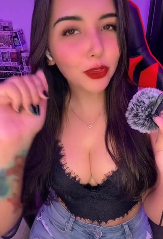Sexy Andyy Tok Shows Cleavage