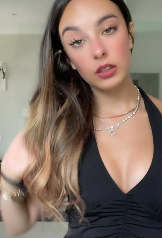 1. Hot Angelica Giustolisi Shows Cleavage