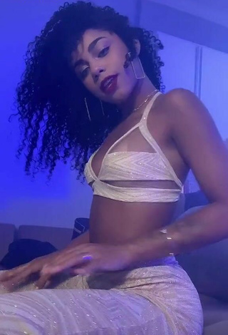 3. Pretty Angel Oficial Shows Cleavage in Crop Top