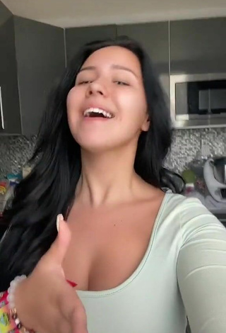 2. Amazing Anissa Shows Cleavage