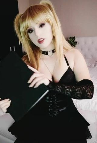 Sexy Anna Moreira Shows Cleavage in Black Corset