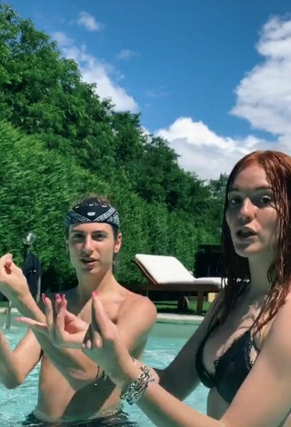 5. Cute Anna Ciati Shows Cleavage in Black Bikini Top at the Pool