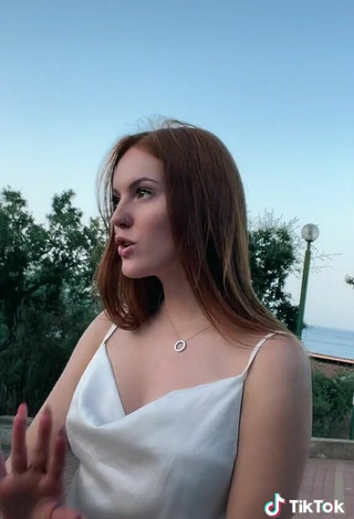 5. Sexy Anna Ciati Shows Cleavage in White Top