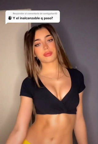 4. Beautiful Ariadna Leyes Shows Cleavage in Sexy Black Crop Top