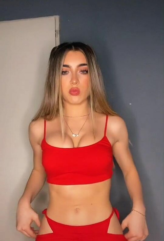 Sexy Ariadna Leyes Shows Cleavage in Red Crop Top