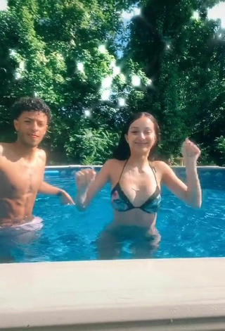 2. Hot Arianna Roman Shows Cleavage in Bikini Top at the Swimming Pool