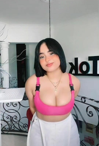 Cute Arianny Henriquez Shows Cleavage in Pink Crop Top