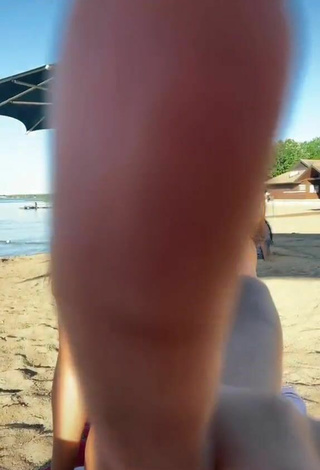 2. Hot Ava Justin Shows Cleavage in Bikini at the Beach
