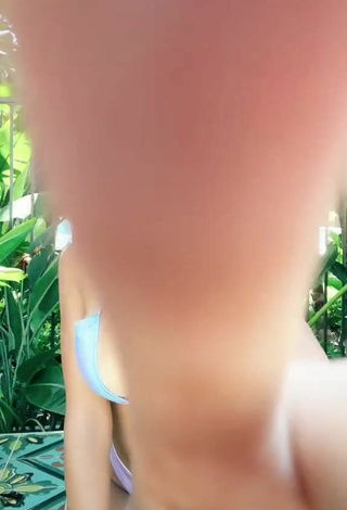3. Sexy Ava Justin Shows Cleavage in Bikini