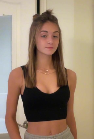 1. Sexy Ava Majury Shows Cleavage in Black Crop Top
