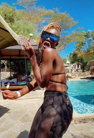 2. Hot Azziad Nasenya Shows Cleavage in Leopard Bikini Top