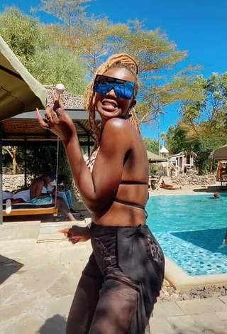 5. Hot Azziad Nasenya Shows Cleavage in Leopard Bikini Top