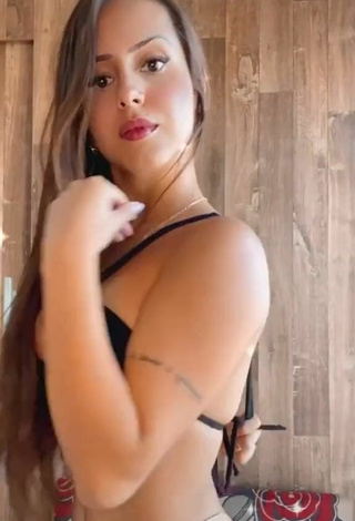 5. Erotic Bianca Jesuino Shows Cleavage in Bikini
