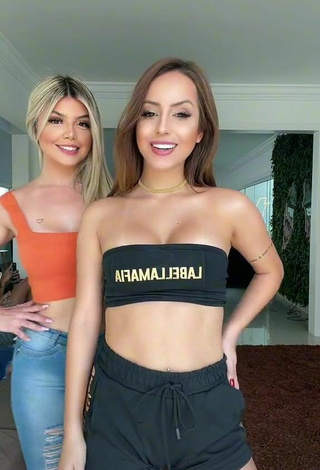 5. Sexy Bianca Jesuino Shows Cleavage in Tube Top