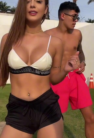 Sexy Bianca Jesuino Shows Cleavage in Sport Bra