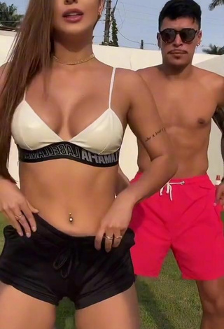 2. Sexy Bianca Jesuino Shows Cleavage in Sport Bra