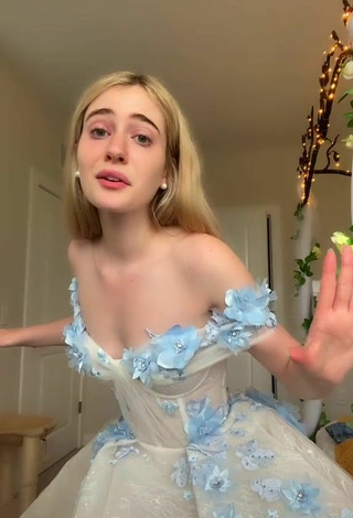 Sexy Kennedy Shows Cleavage in Dress