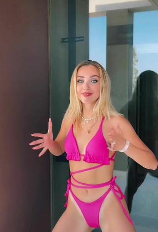 5. Beautiful Carlotta Fiasella Garbarino Shows Cleavage in Sexy Pink Bikini