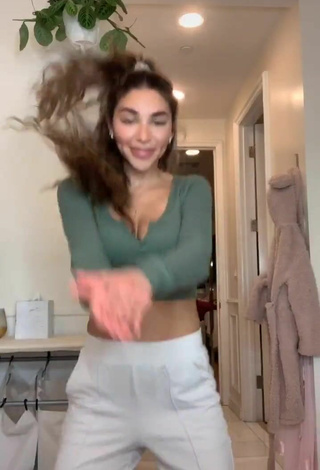 2. Amazing Chantel Jeffries Shows Cleavage in Hot Green Crop Top