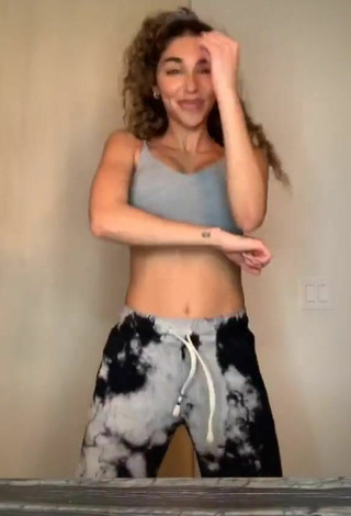 6. Beautiful Chantel Jeffries Shows Cleavage in Sexy Grey Crop Top