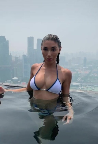 2. Hot Chantel Jeffries Shows Cleavage in Bikini Top at the Swimming Pool