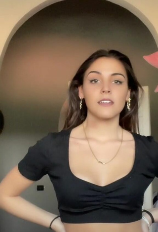 Amazing Clarissa Rotelli Shows Cleavage in Hot Black Crop Top
