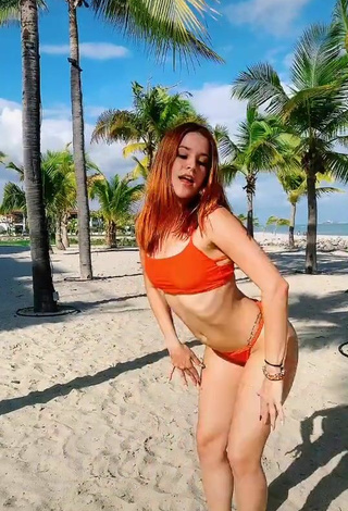 6. Hot Estephani Shows Butt at the Beach