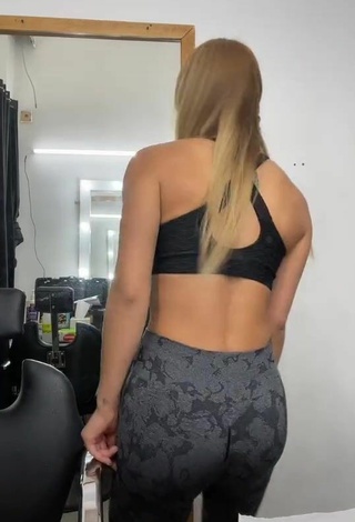 2. Sexy Dahian Lorena Muñoz Quiñones Shows Butt