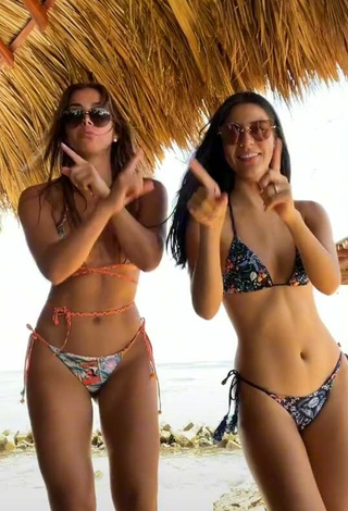 6. Sweetie Dahian Lorena Muñoz Quiñones Shows Cleavage in Bikini