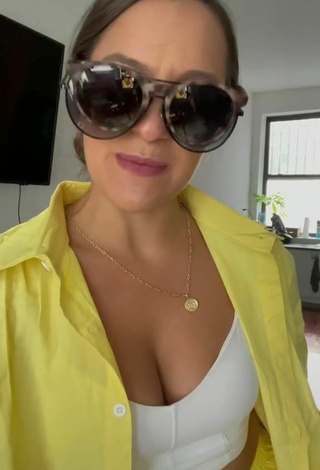 Sexy Deanna Giulietti Shows Cleavage in White Crop Top